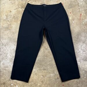Eileen Fisher Cropped Black pants
Size: Medium